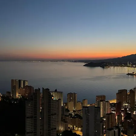 Highest Penthouse With Skyline & Sea Views Appartamento