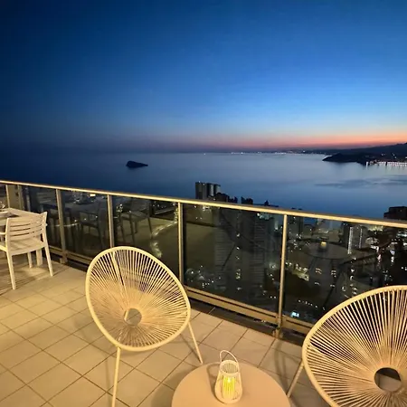 Highest Penthouse With Skyline & Sea Views Appartamento