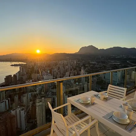 Highest Penthouse With Skyline & Sea Views Appartamento *