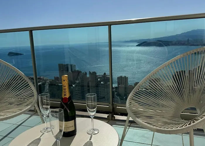 Apartment Highest Penthouse With Skyline & Sea Views *